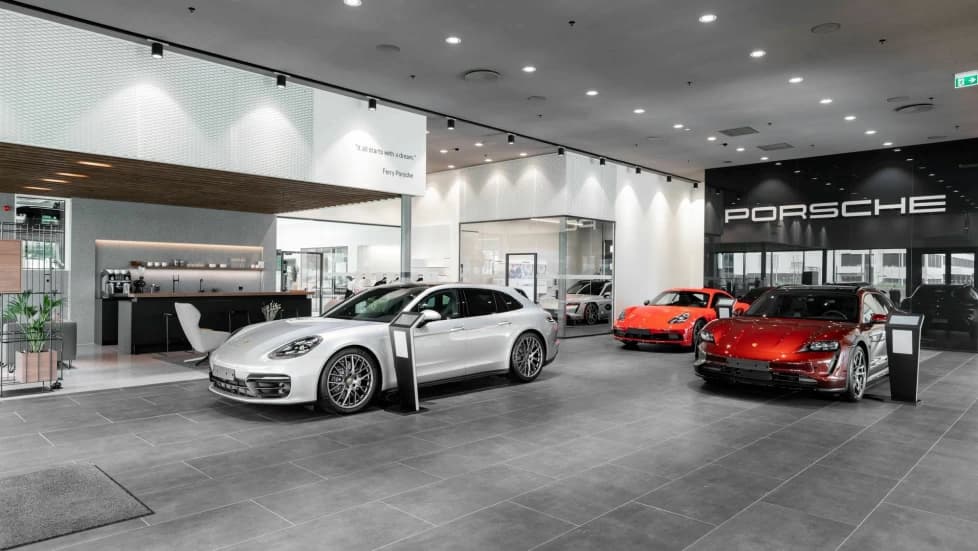 Droneomvisning: Porsche fra innsiden