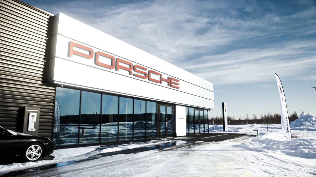 Droneomvisning: Porsche fra innsiden